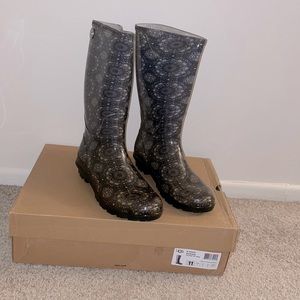 W shaye bandana Uggs size 11